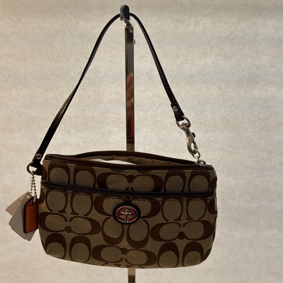 Coach Park Signature Medium Wristlet NWT - Picture 2 of 11